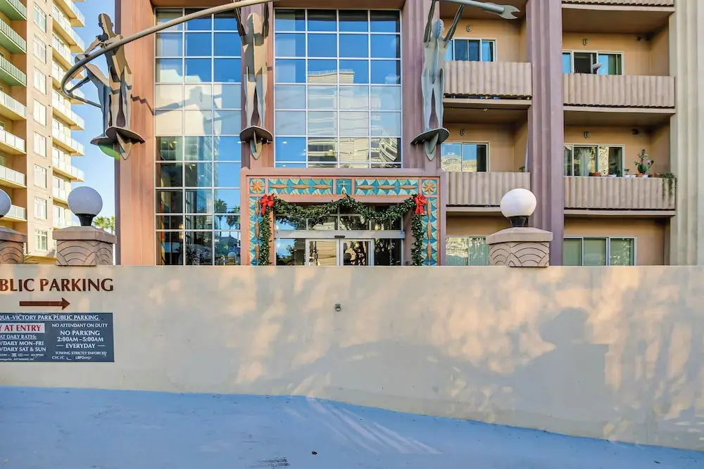photo 1 of Luxe Long Beach Condo w/ Pool: 1 Mi to Shoreline!