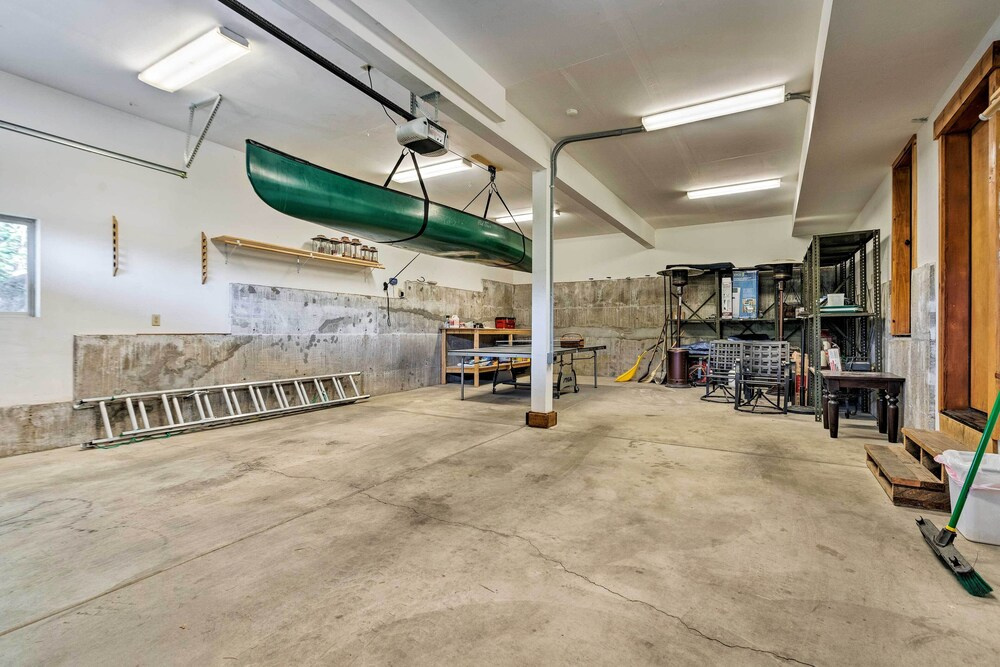 photo 1 of Truckee Escape w/ Hot Tub Near Ski Resorts
