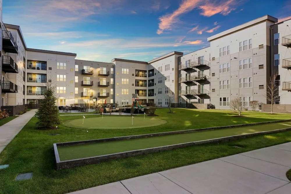 photo 1 of Luxurious 1BR Apt in Oakbrook