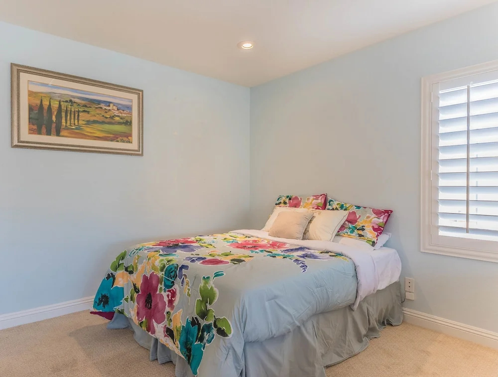 photo 1 of Luxurious 4BR 9min to LV Strip Sleeps 16