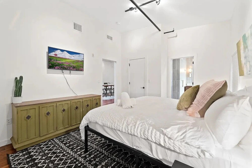 photo 1 of LUXURIOUS Million-Dollar Penthouse