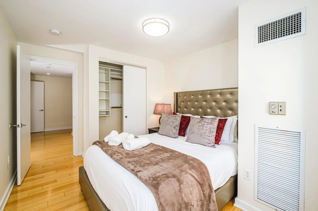 photo 1 of Luxury 2BR + 100 Walkscore | Theatre District | Evonify