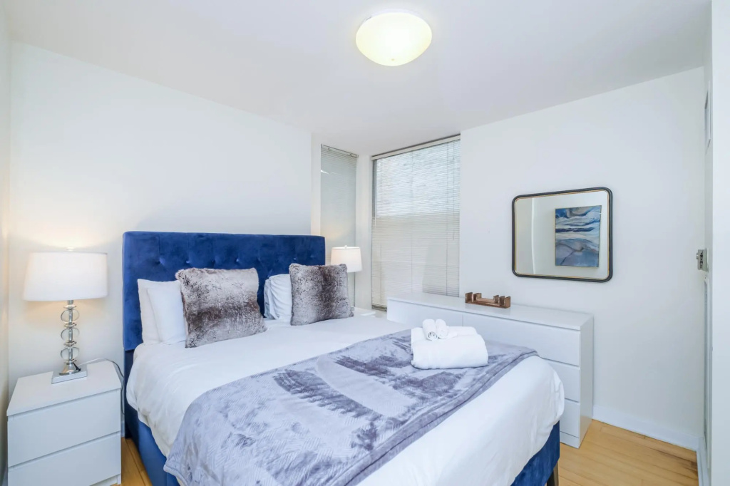 photo 1 of Luxury 2BR + 100 Walkscore | Theatre District | Evonify