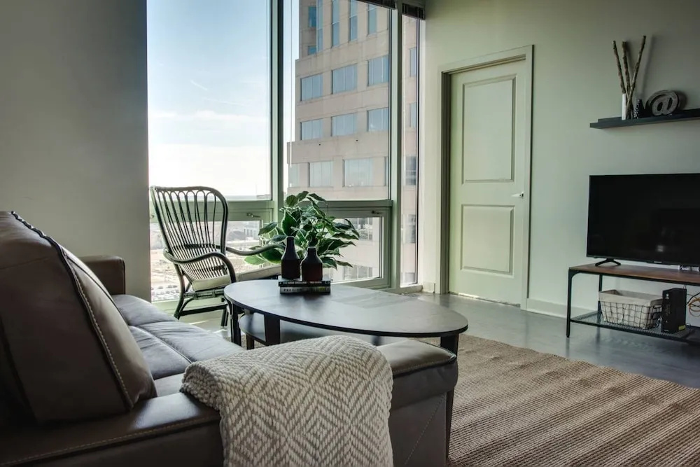 photo 1 of Luxury 2BR Apt In Uptown City View