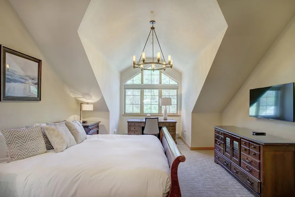 photo 1 of Luxury 4 bedroom Premier Residence at St James Place 4 Condo by RedAwning