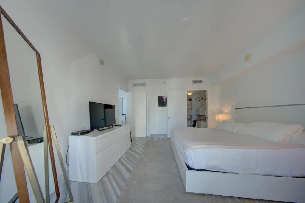 photo 1 of Luxury 5-Star Condo @47th Floor in Icon Brickell !