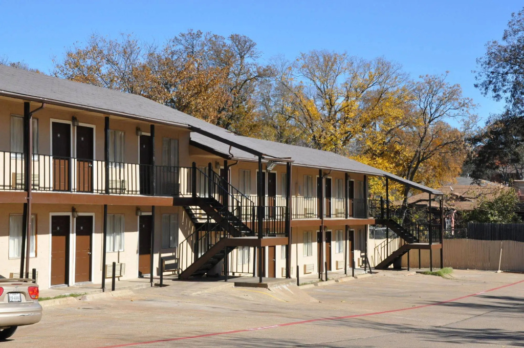 photo 1 of Luxury Inn