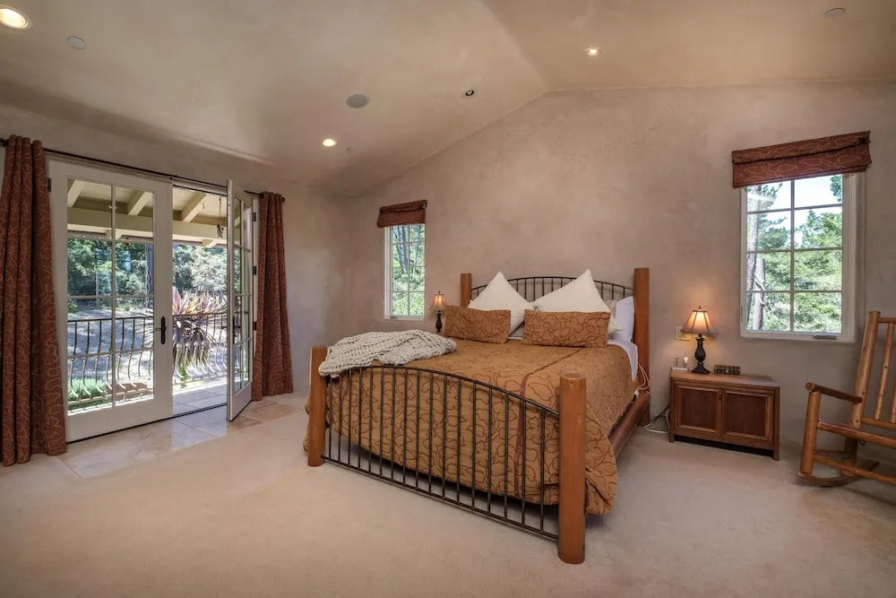 photo 1 of Lx17 Pebble Beach Golfer Retreat