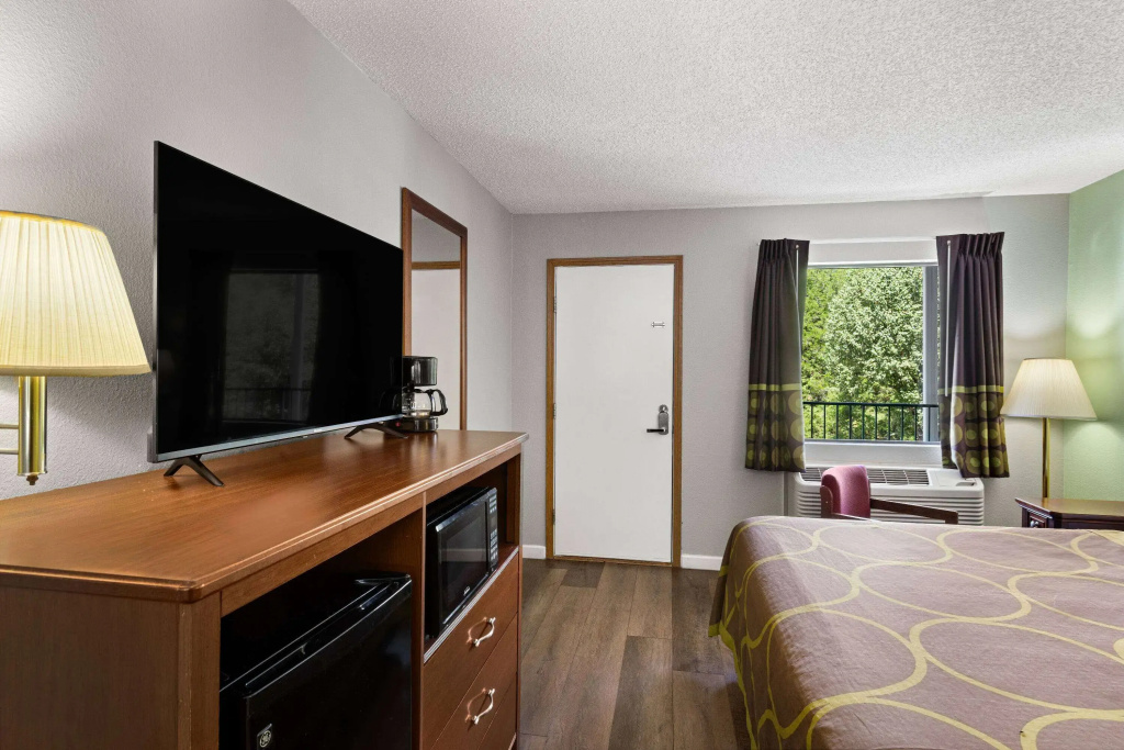 photo 1 of Super 8 by Wyndham Branson / Shepherd of the Hills Exwy