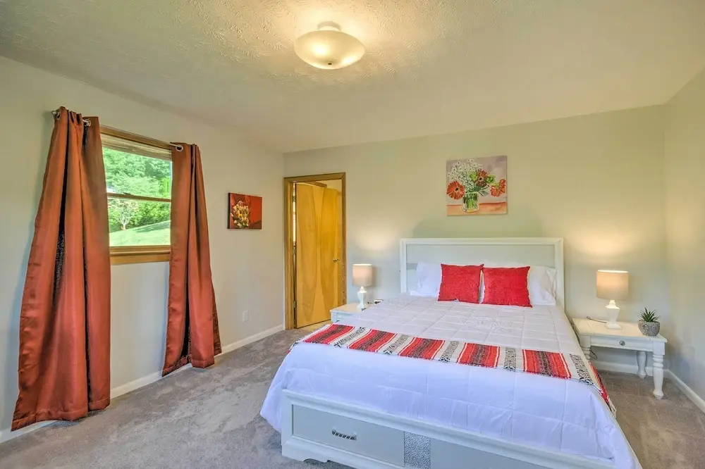 photo 1 of Maggie Valley House w/ Mtn Views - 1 Mi to DT