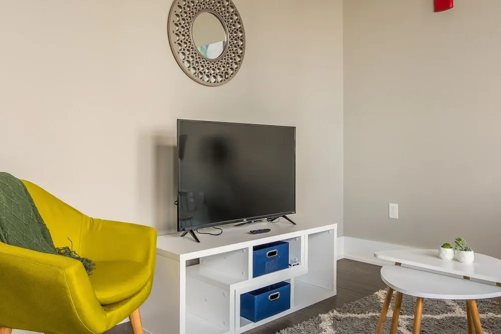 photo 1 of 1 BR with Balcony and City Views by Frontdesk