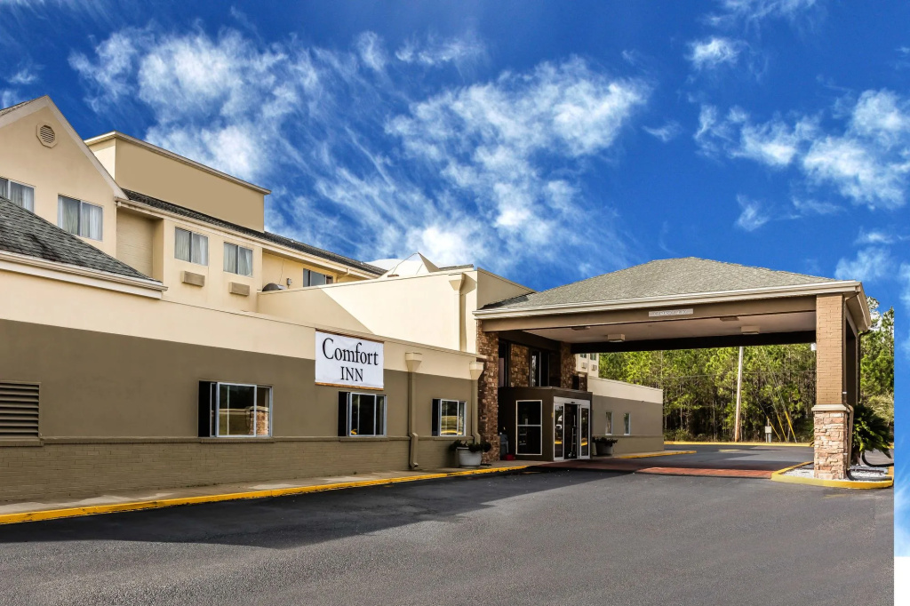 photo 1 of Comfort Inn & Suites Crystal Inn Sportsplex