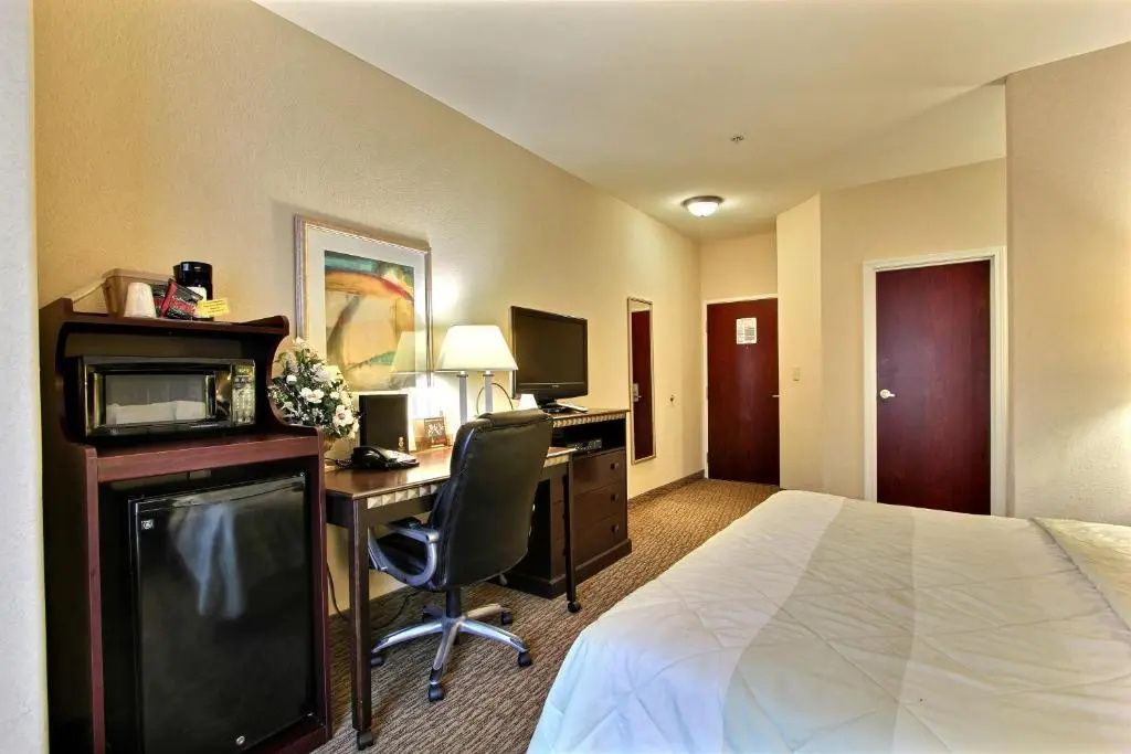 photo 1 of Magnolia Inn & Suites Savannah Airport