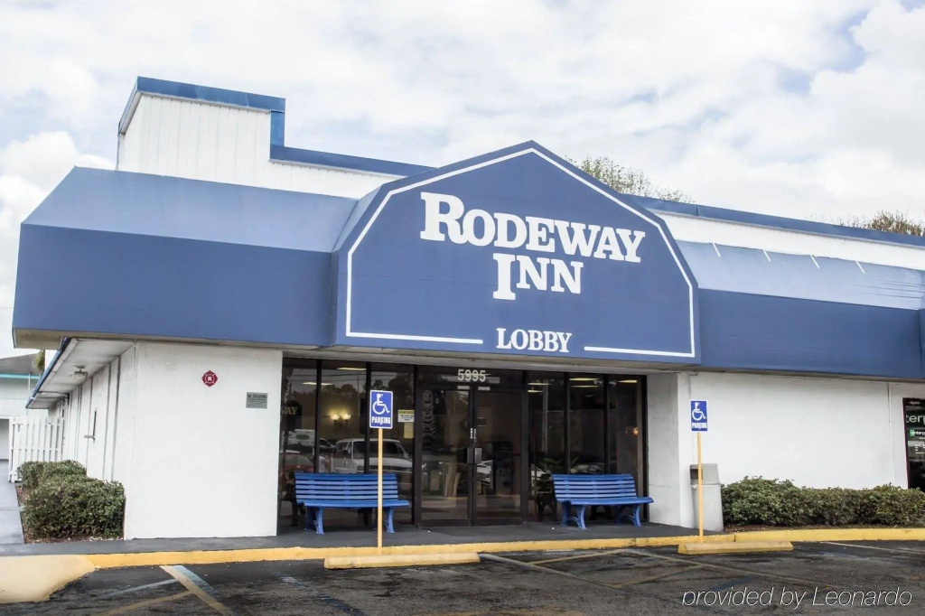 photo 1 of Rodeway Inn Maingate