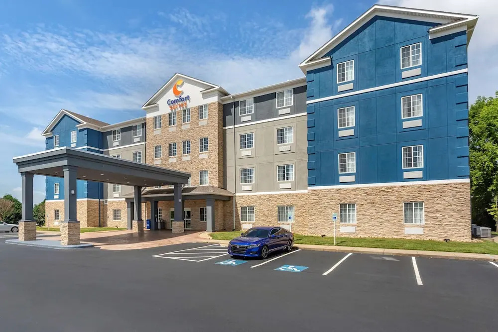 photo 1 of Comfort Suites Clarksville