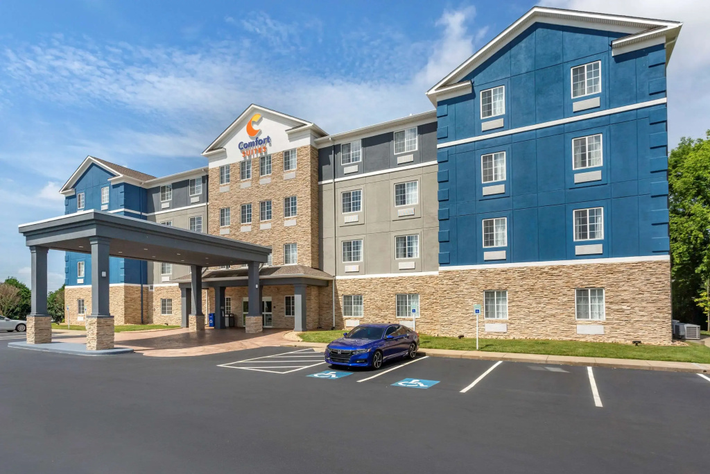 photo 1 of Comfort Suites Clarksville near Governors Square Mall