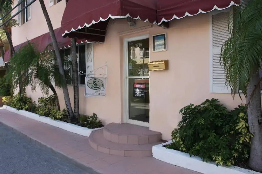 photo 1 of Manta Ray Inn