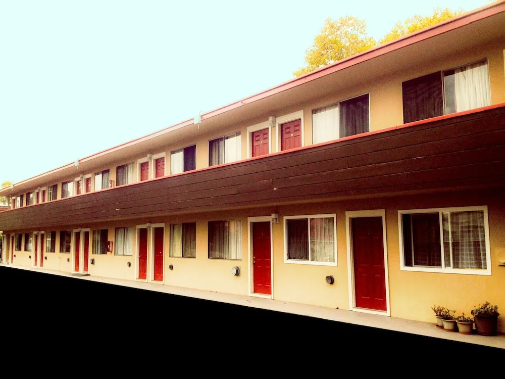 photo 1 of Marina Inn
