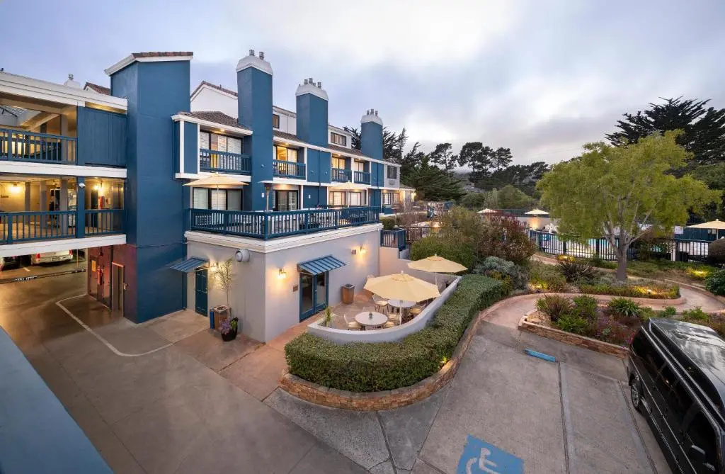 photo 1 of Mariposa Inn & Suites