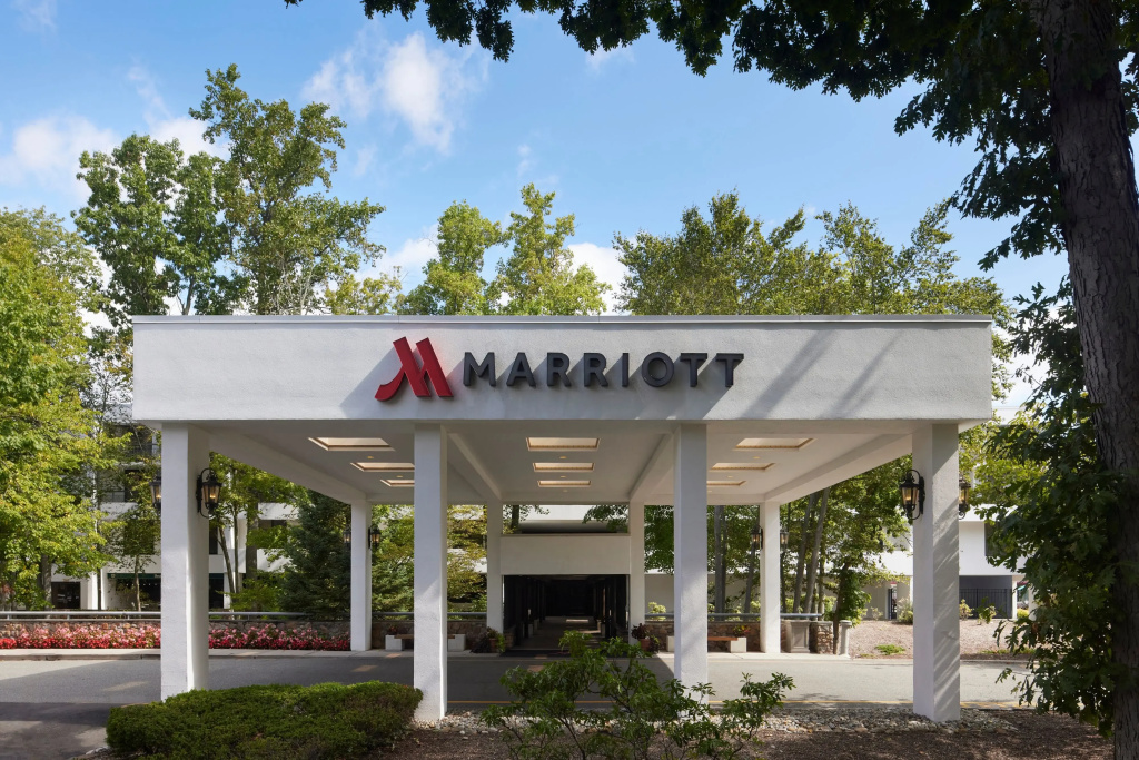 photo 1 of Marriott Park Ridge