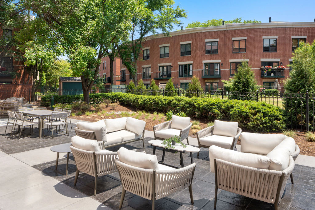 photo 1 of Courtyard by Marriott Chicago at Medical District / UIC