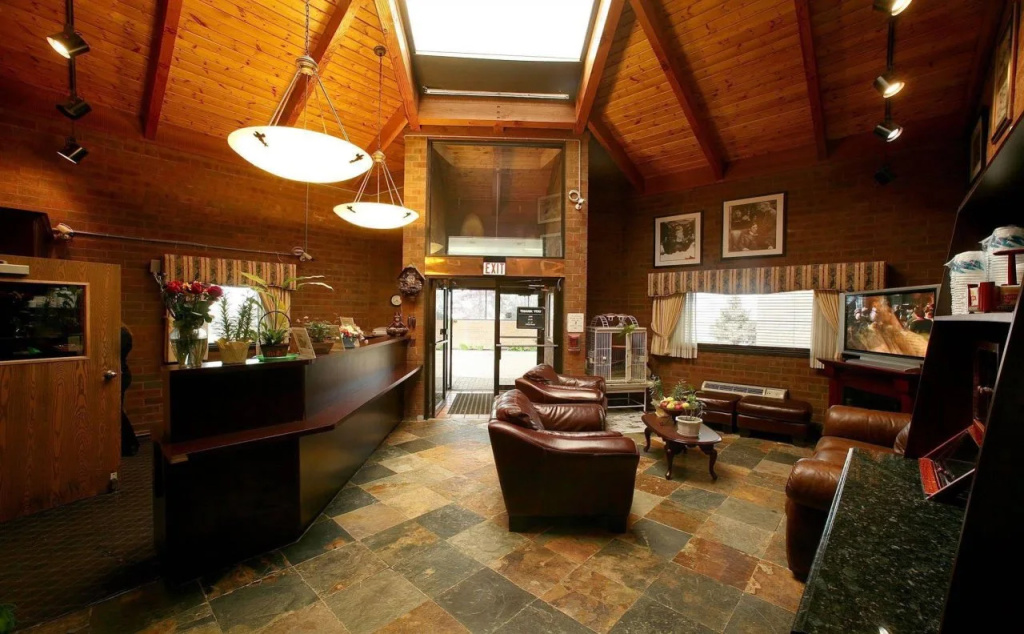 photo 1 of Marvin's Garden Inn
