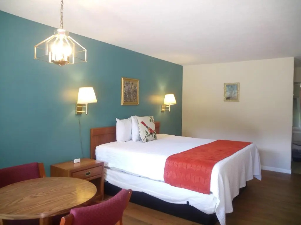 photo 1 of Meadowlark Motel with Restaurant & Bar