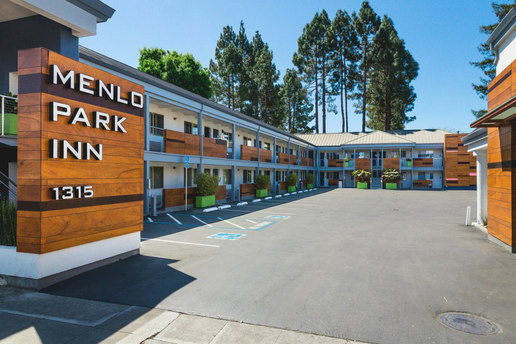 photo 1 of Menlo Park Inn