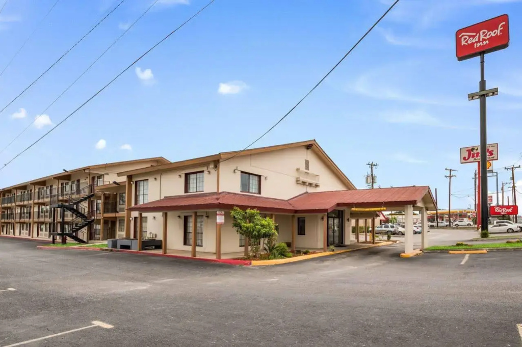photo 1 of Motel 6 San Antonio, TX – I-35 North Corridor