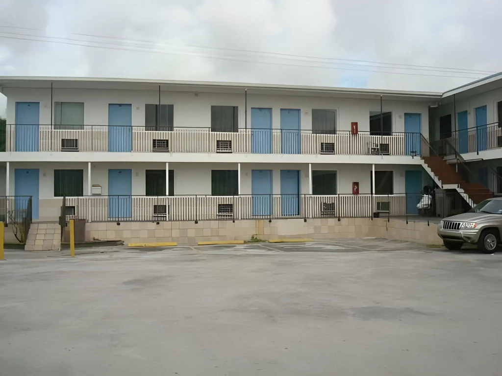 photo 1 of Miami Springs Inn