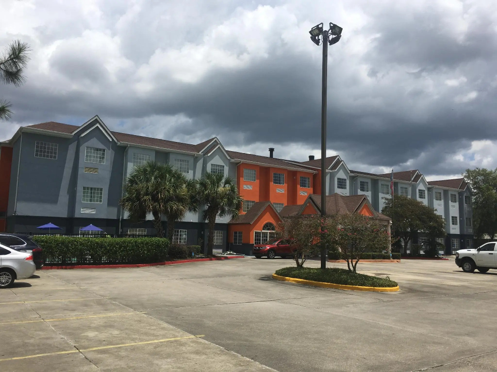 photo 1 of Trident Inn & Suites, Baton Rouge