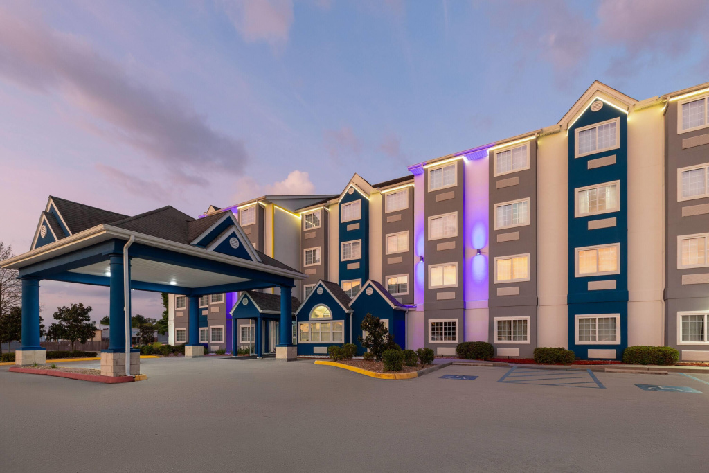 photo 1 of Microtel Inn & Suites by Wyndham Baton Rouge Airport