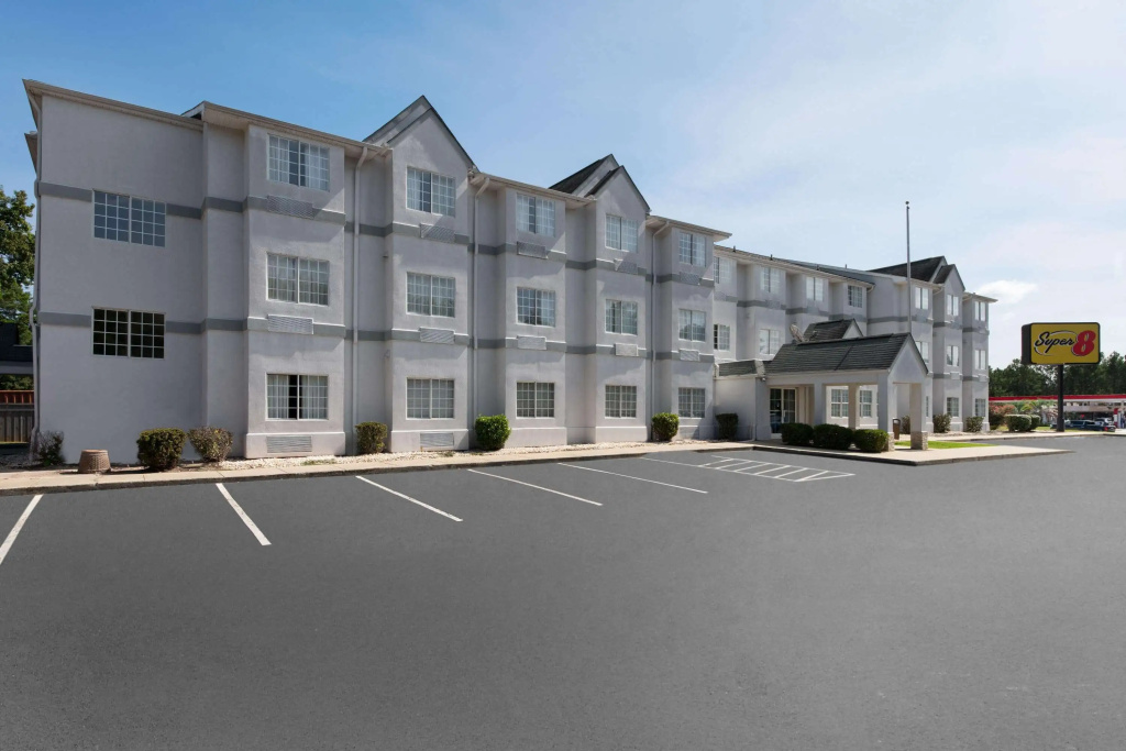 photo 1 of Super 8 by Wyndham Harbison/Parkridge Hospital