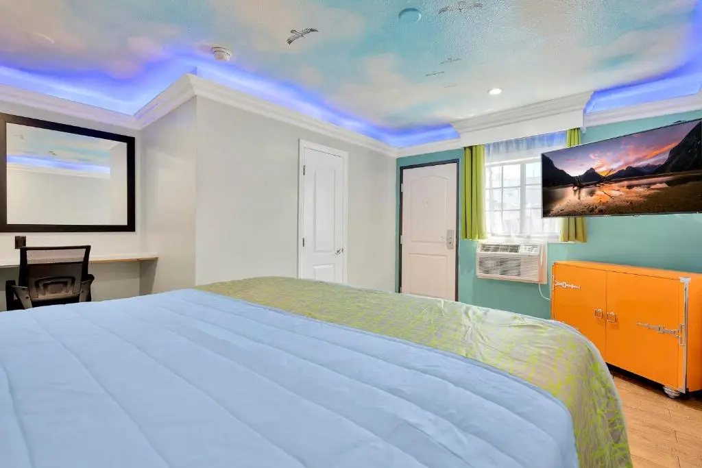 photo 1 of Mid City inn
