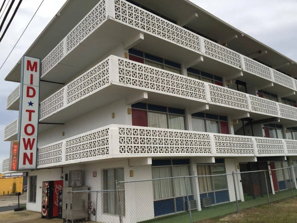 photo 1 of Midtown Inn