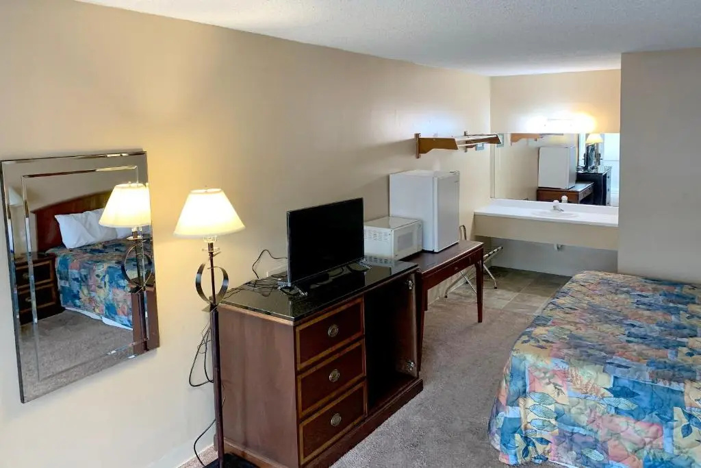 photo 1 of OYO Hotel Branson MO-165