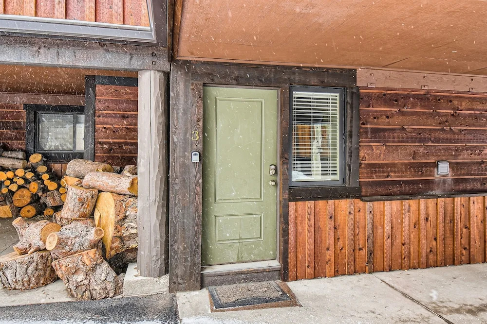 photo 1 of Spacious Mill Run 3 Townhouse Close to City Attractions by RedAwning