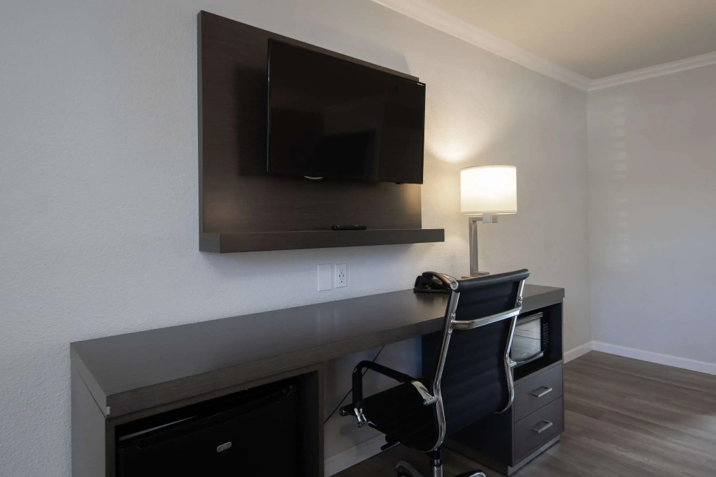 photo 1 of Rodeway Inn Milpitas near Great Mall