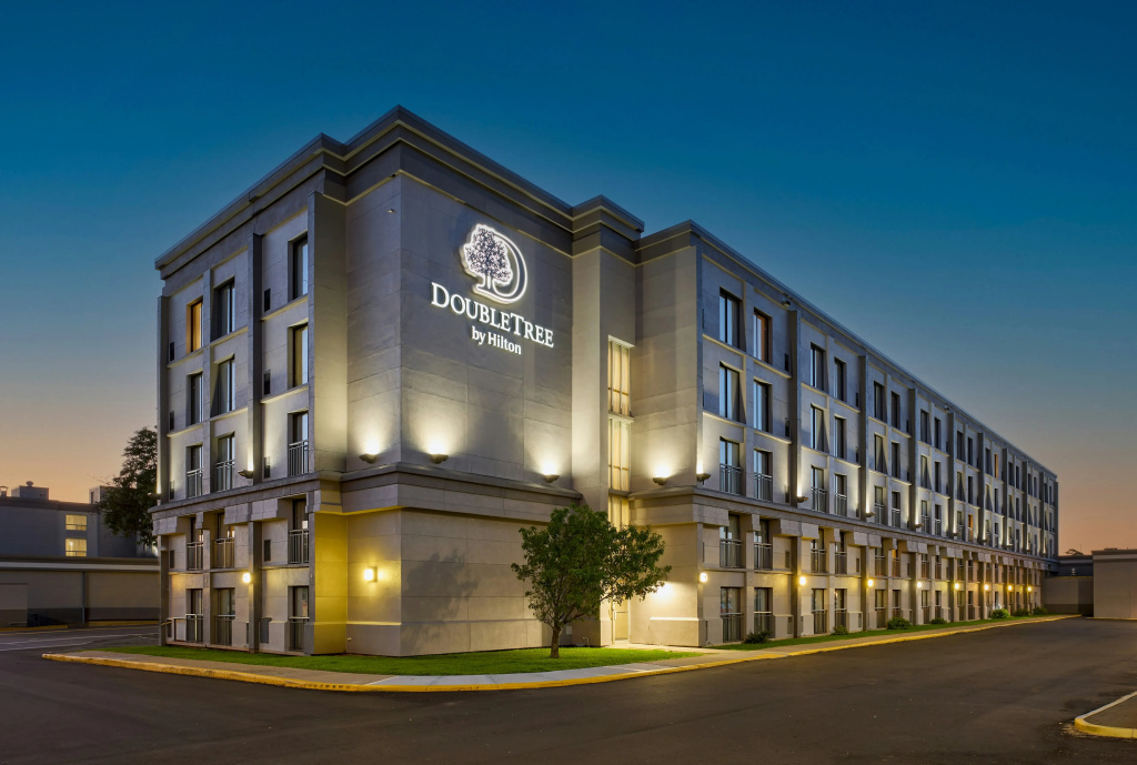 photo 1 of DoubleTree by Hilton Minneapolis Airport, MN
