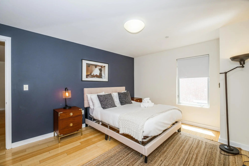photo 1 of Modern 2BR + 100 Walkscore | Theatre District | Evonify
