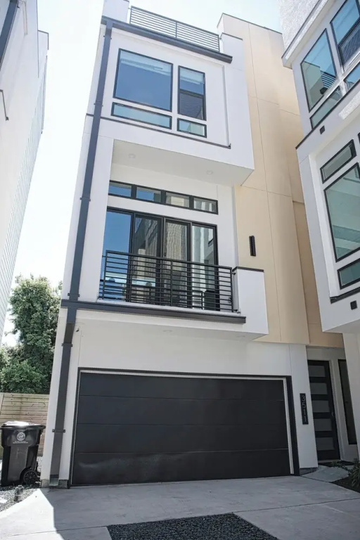 photo 1 of Modern 3bd Dtwn HTX Rooftop Early Check