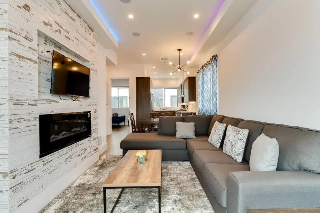 photo 1 of Modern 4 bedroom with rooftop #3