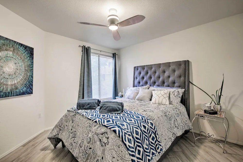 photo 1 of Modern Condo w/ Pool Access ~ 3 Mi to Dtwn Phoenix