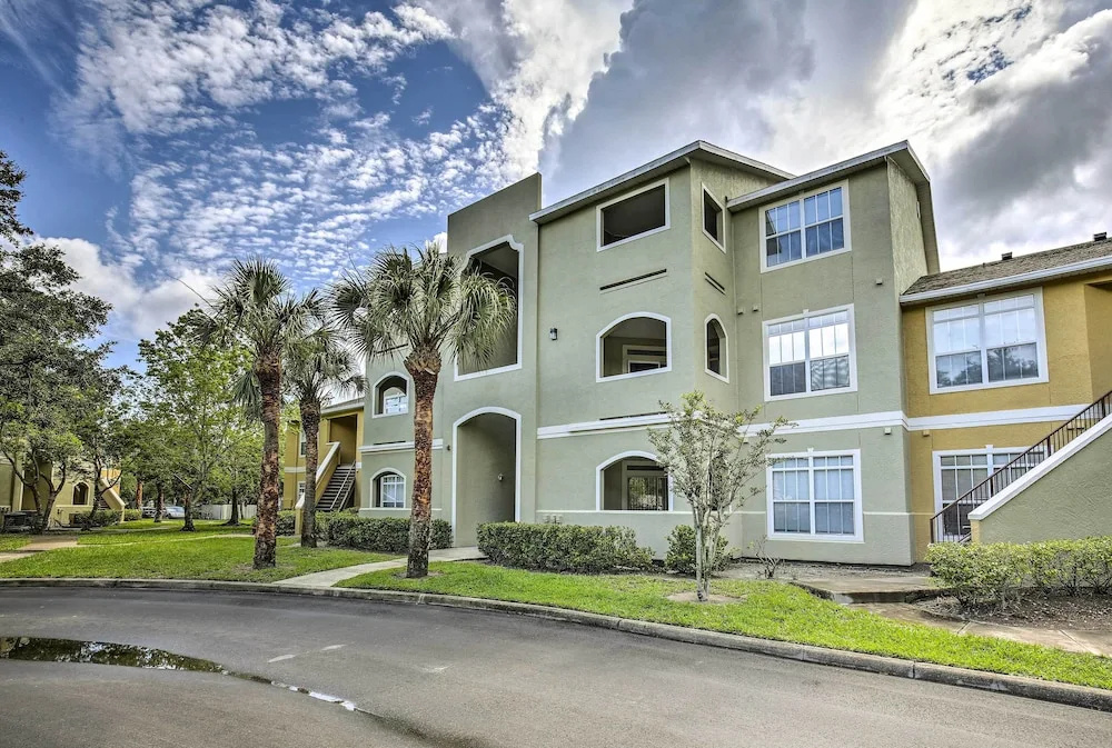photo 1 of Modern Condo w/ Pool: 4 Mi to Clearwater Beach!
