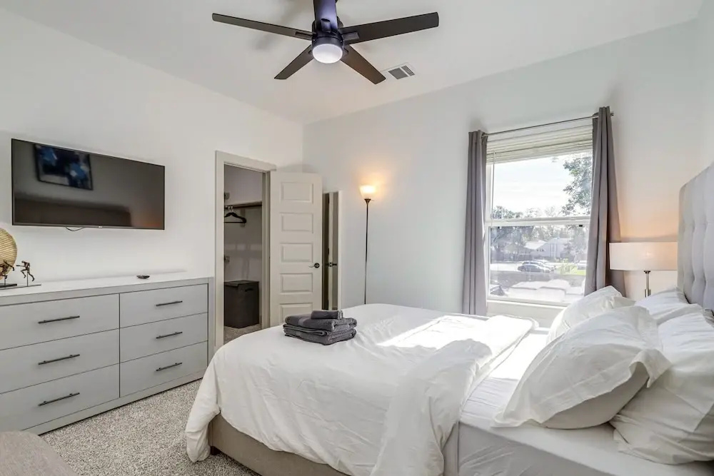 photo 1 of Modern Houston Retreat w/ Patio, 11 Mi to Dtwn