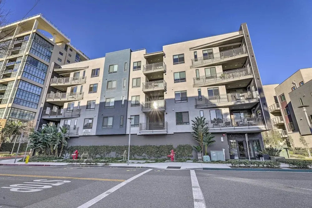 photo 1 of Modern Irvine Condo w/ Pool - 7 Mi to Beach!