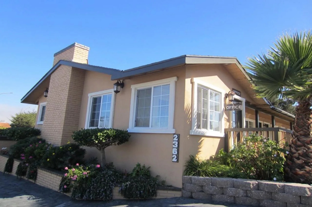 photo 1 of Monterey Fireplace Inn