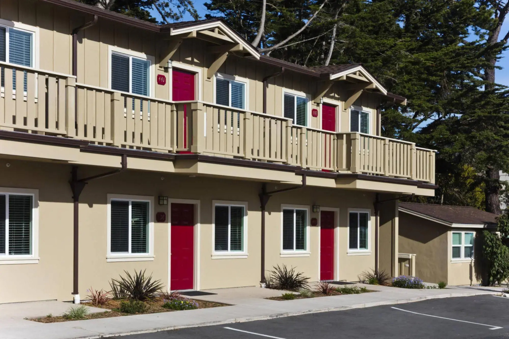 photo 1 of Monterey Peninsula Inn