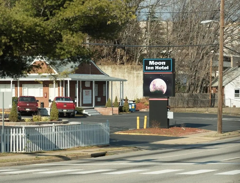 photo 1 of Moon Inn
