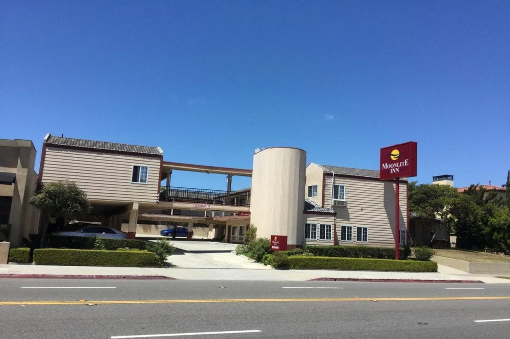 photo 1 of Surfside Inn Redondo Beach